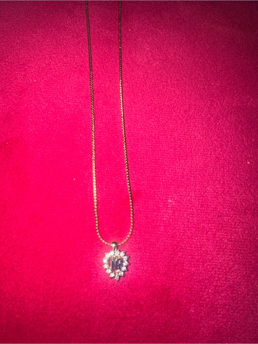 Nina Ricci vintage gold tone, rhinestone heart necklace EUC  ✅ authentic✅